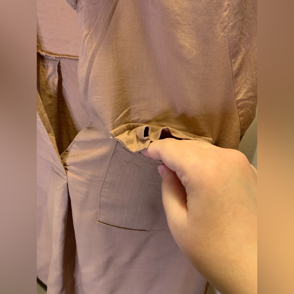 Pink blouse 🩷🩷 - Picture 4 of 7
